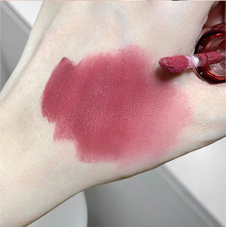 Batom Líquido Velvet Matte – Efeito Nevoado Artístico e Toque Aveludado 💄✨